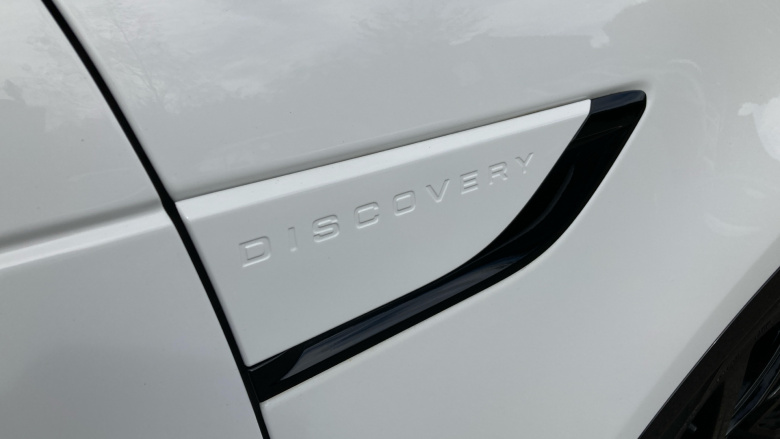 Land Rover Discovery 3.0 D300 R-Dynamic SE 5dr Auto Diesel Station Wagon
